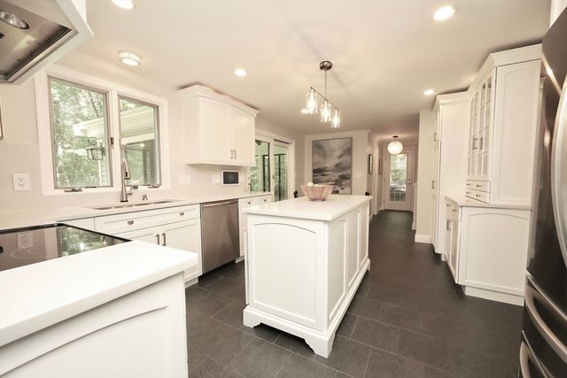193 Lacy St, North Andover, MA 01845
