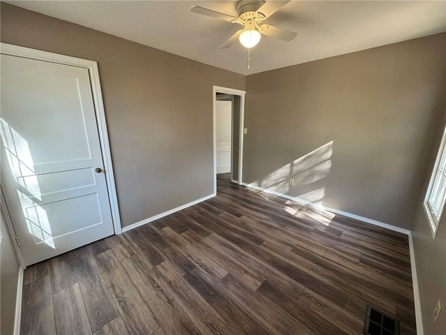 1401 N Detroit Avenue, Russellville, AR 72801