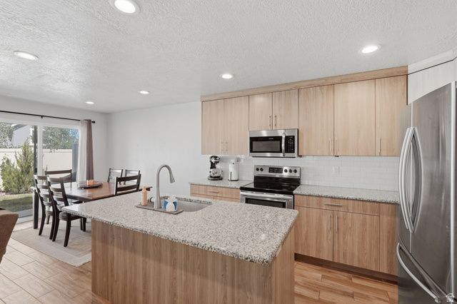 6511 S 390 E, South Weber, UT 84405