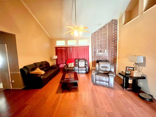 809 Bridle Drive, Desoto, TX 75115