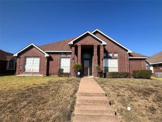 809 Bridle Drive, Desoto, TX 75115