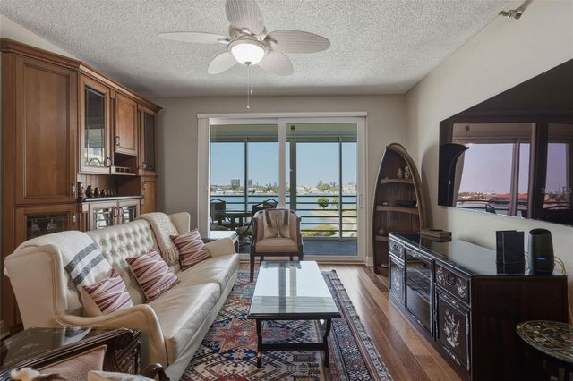 7872 SAILBOAT KEY BOULEVARD S 405, South Pasadena, FL 33707