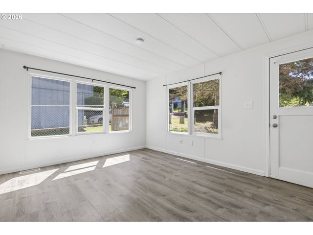 101 GATEWOOD Dr, Kelso, WA 98626