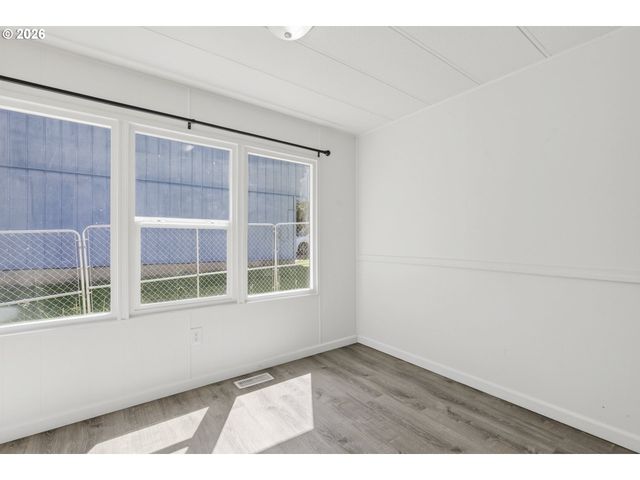 101 GATEWOOD Dr, Kelso, WA 98626