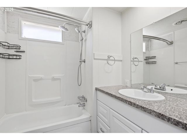 101 GATEWOOD Dr, Kelso, WA 98626