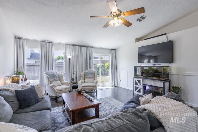 3200 Arcadian Dr, Caldwell, ID 83605