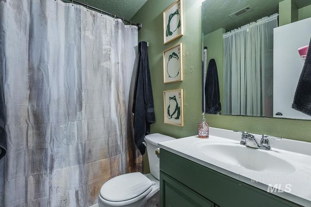 3200 Arcadian Dr, Caldwell, ID 83605