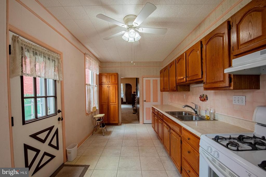 132 CORAL ST, Lancaster, PA 17603