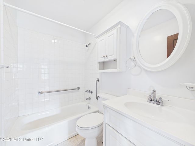 107 Braeburn Drive, Ocean Springs, MS 39564