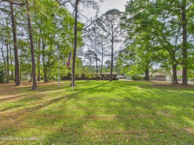 107 Braeburn Drive, Ocean Springs, MS 39564