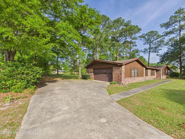 107 Braeburn Drive, Ocean Springs, MS 39564