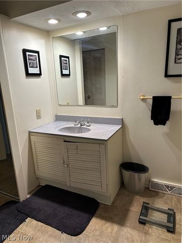 200 Granger Road 11, Medina, OH 44256