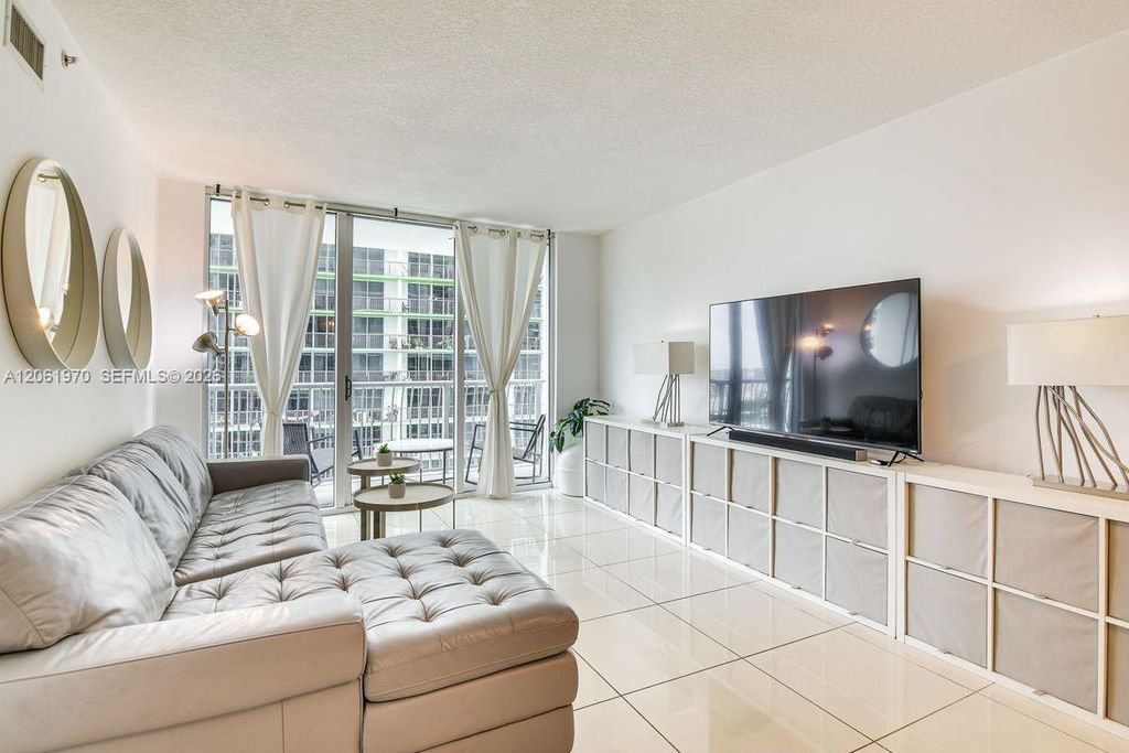 1750 N Bayshore Dr 1909, Miami, FL 33132
