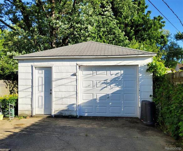 25525 Powers Avenue, Dearborn Heights, MI 48125