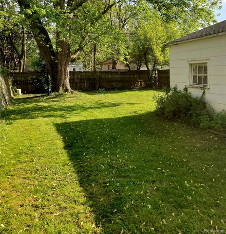 25525 Powers Avenue, Dearborn Heights, MI 48125