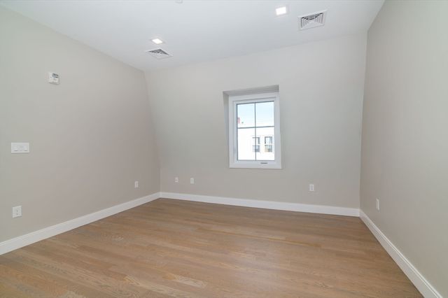 13 Arlington St C, Somerville, MA 02145