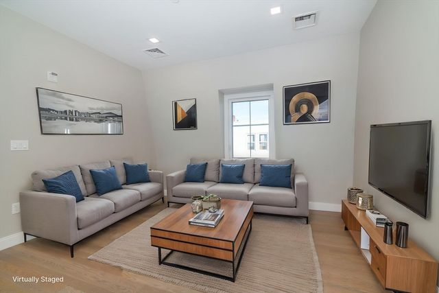 13 Arlington St C, Somerville, MA 02145