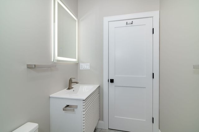 13 Arlington St C, Somerville, MA 02145