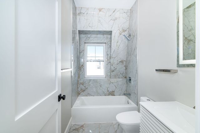 13 Arlington St C, Somerville, MA 02145