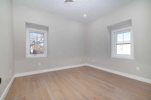 13 Arlington St C, Somerville, MA 02145