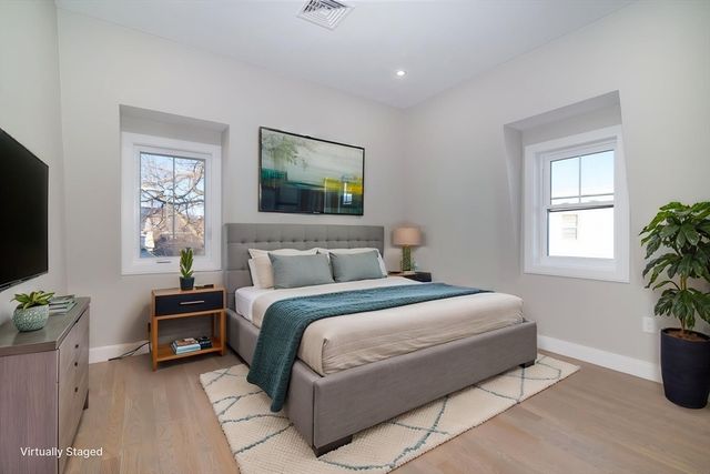 13 Arlington St C, Somerville, MA 02145