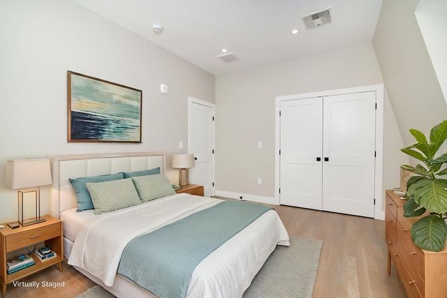 13 Arlington St C, Somerville, MA 02145