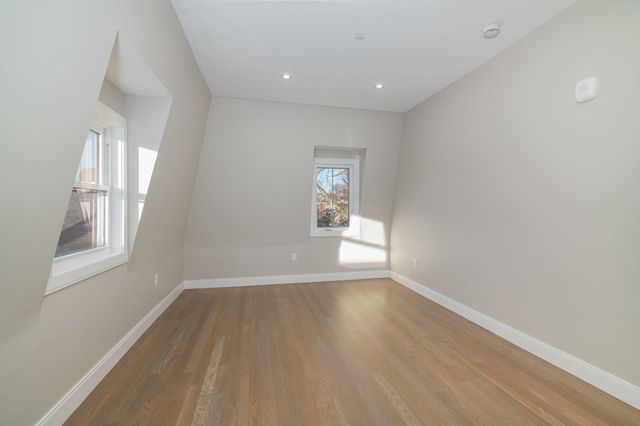 13 Arlington St C, Somerville, MA 02145