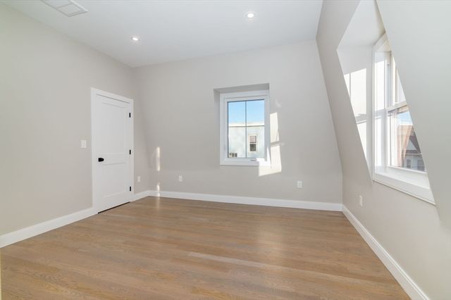 13 Arlington St C, Somerville, MA 02145