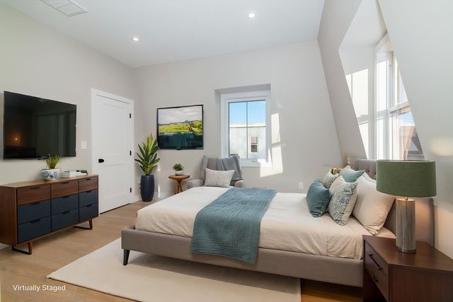 13 Arlington St C, Somerville, MA 02145