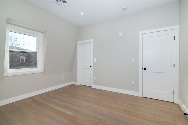 13 Arlington St C, Somerville, MA 02145