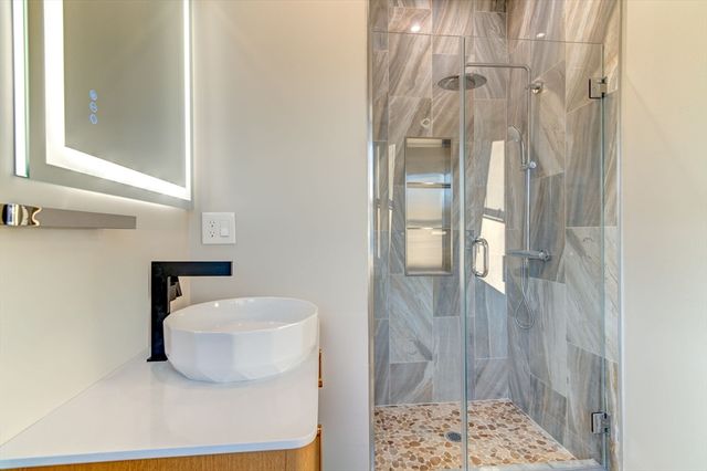 13 Arlington St C, Somerville, MA 02145