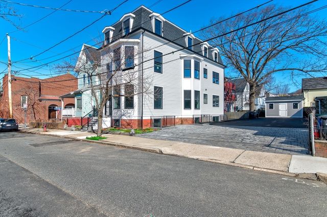 13 Arlington St C, Somerville, MA 02145