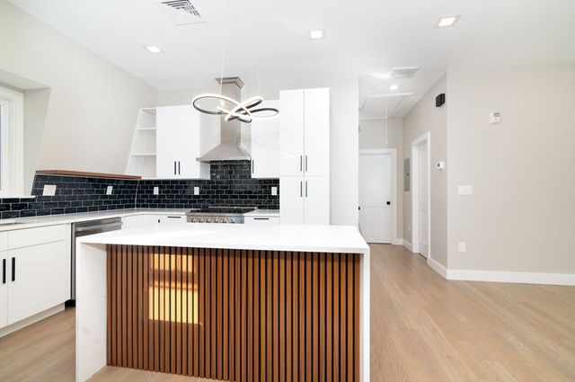 13 Arlington St C, Somerville, MA 02145