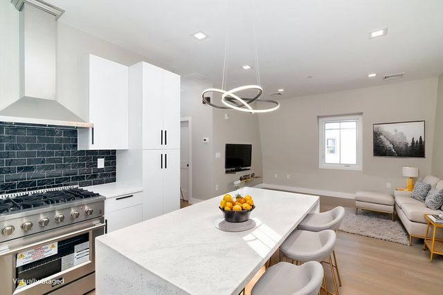 13 Arlington St C, Somerville, MA 02145