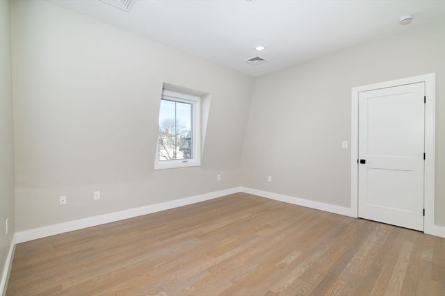 13 Arlington St C, Somerville, MA 02145