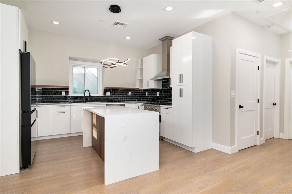 13 Arlington St C, Somerville, MA 02145