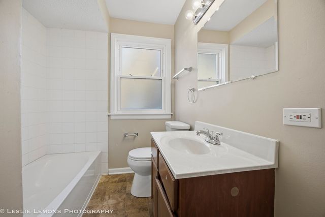 4015 W 105TH Street, Oak Lawn, IL 60453
