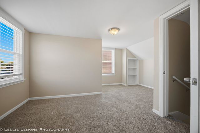 4015 W 105TH Street, Oak Lawn, IL 60453