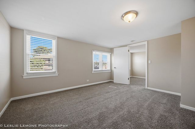 4015 W 105TH Street, Oak Lawn, IL 60453