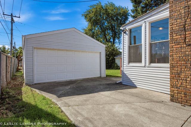 4015 W 105TH Street, Oak Lawn, IL 60453