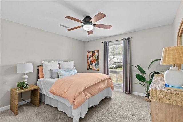 100 Caravan Ln, Dothan, AL 36303