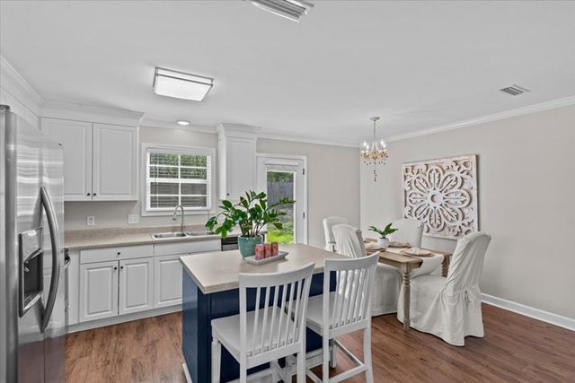 100 Caravan Ln, Dothan, AL 36303