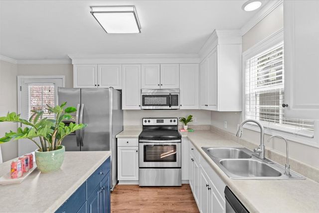 100 Caravan Ln, Dothan, AL 36303