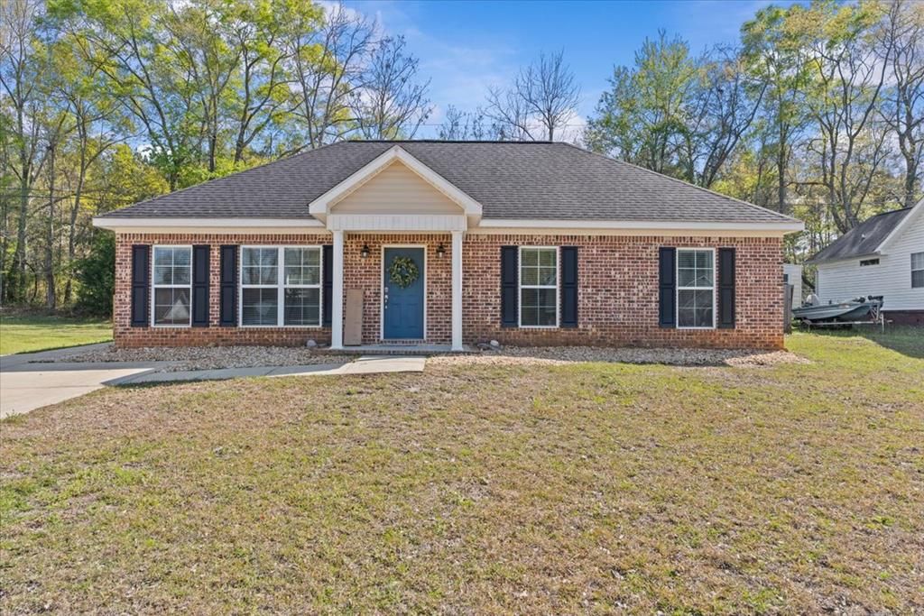 100 Caravan Ln, Dothan, AL 36303