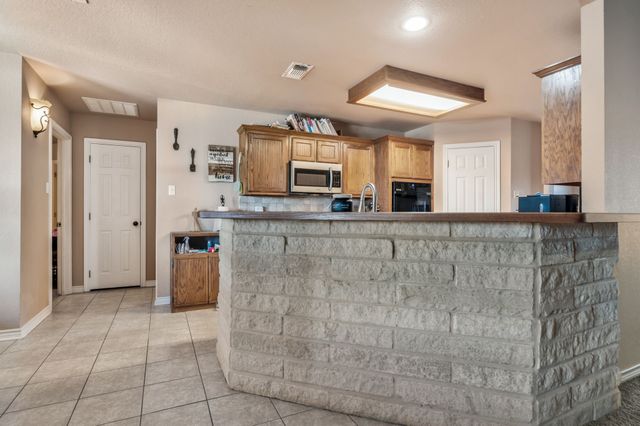 2366 County Road 1370, Alvord, TX 76225