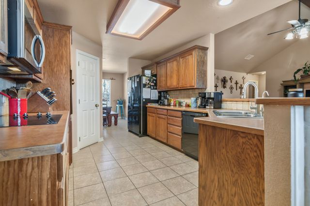 2366 County Road 1370, Alvord, TX 76225