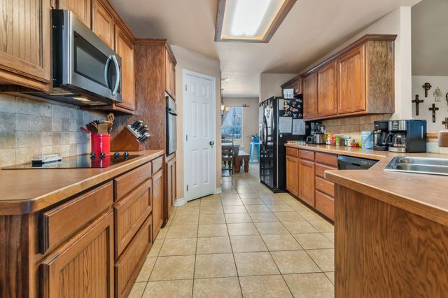 2366 County Road 1370, Alvord, TX 76225