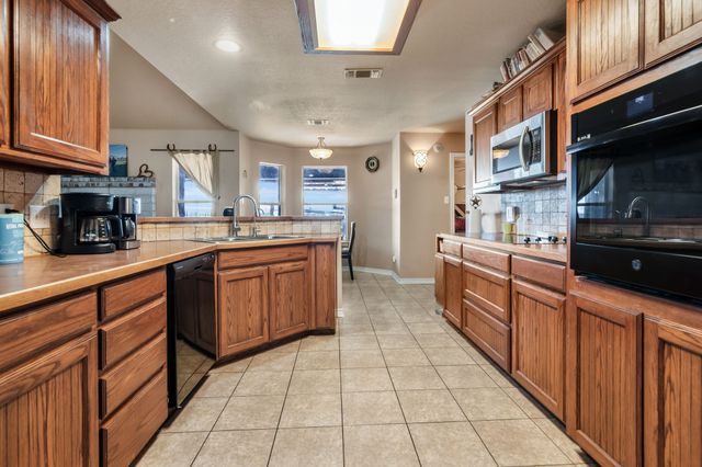 2366 County Road 1370, Alvord, TX 76225