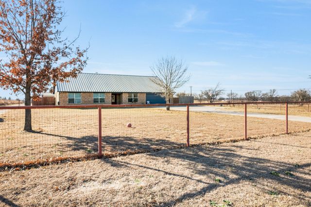 2366 County Road 1370, Alvord, TX 76225