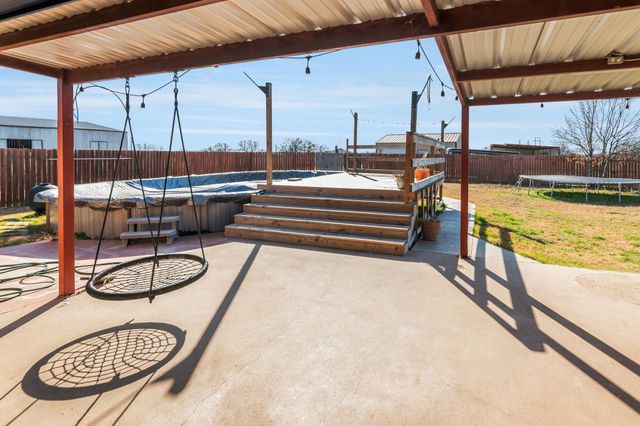 2366 County Road 1370, Alvord, TX 76225